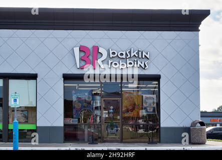 Houston, Texas USA 11-12-2021: Negozio di gelati Baskin Robbins a Houston, Texas. Negozio di specialità di gelati e torte americano fondato nel 1945. Foto Stock