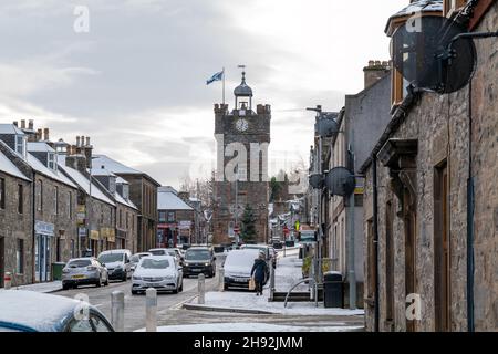 DUFFTOWN, MORAY, SCOZIA - 2 DICEMBRE 2021: Questa è la capitale del whisky di malto coperto di neve, Dufftown, Moray, Scozia il 2 dicembre 2021 Foto Stock