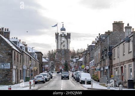 DUFFTOWN, MORAY, SCOZIA - 2 DICEMBRE 2021: Questa è la capitale del whisky di malto coperto di neve, Dufftown, Moray, Scozia il 2 dicembre 2021 Foto Stock