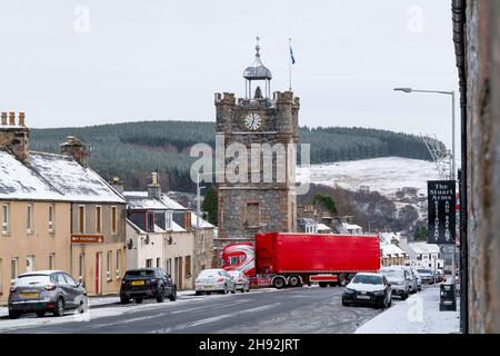 DUFFTOWN, MORAY, SCOZIA - 2 DICEMBRE 2021: Questa è la capitale del whisky di malto coperto di neve, Dufftown, Moray, Scozia il 2 dicembre 2021 Foto Stock