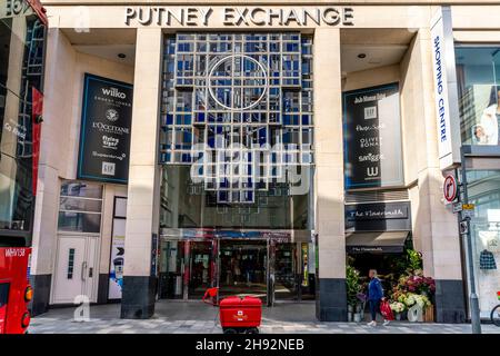 Centro commerciale al coperto Putney Exchange, Putney High Street, Londra, Regno Unito. Foto Stock