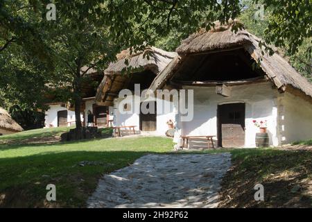 Il villaggio di CAK (vicino a Velem, Ungheria) è famoso per le sue cantine. Queste cantine e le case di stampa sono state utilizzate per la produzione e l'immagazzinamento del vino. Foto Stock