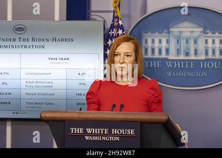 Washington DC, Stati Uniti. 03 dicembre 2021. Il segretario alla Casa Bianca Jen Psaki parla ai giornalisti della Casa Bianca di Washington, DC venerdì 3 dicembre 2021. Foto di Tasos Katopodis/UPI Credit: UPI/Alamy Live News Foto Stock