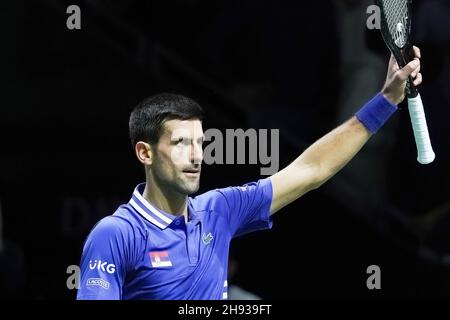 Madrid, Spagna. 03 dicembre 2021. Novak Djokovic di Serbia festeggia dopo aver vinto la partita contro Marin Cilic di Croazia durante le finali della Coppa Davis 2021 Semifinale tra Croazia e Serbia all'Arena di Madrid. Vittoria per Djokovic, Novak. (6.4) (6.2). Credit: SOPA Images Limited/Alamy Live News Foto Stock