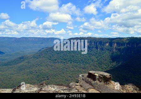 Una vista della Jamison Valley alle cascate di Wentworth, Australia Foto Stock