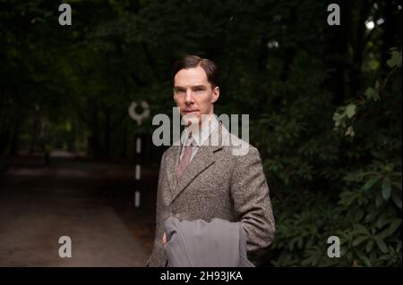 DATA DI USCITA: 25 dicembre 2014 TITOLO: The Imitation Game CASA DI PRODUZIONE: Weinstein Company. DIRETTORE: Morten Tyldum. TRAMA: Matematico e logista inglese, Alan Turing, aiuta a rompere il codice Enigma durante la seconda guerra mondiale. PROTAGONISTA: Benedict Cumberbatch Keira Knightley Matthew Goode.(Credit: © The Weinstein Company/Entertainment Pictures) Foto Stock