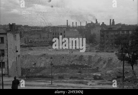 Warszawa, 1947-06-10. Przedwojenna fabryka czekolady Franciszek Fuchs i Synowie przy ul. Topiel 12. NZ. widok na budynki fabryki. ps/ms PAP Varsavia, 10 giugno 1947. La fabbrica di cioccolato 'Franciszek Fuchs and Sons' pre-guerra su Topiel Street 12 distryed durante la seconda guerra mondiale. Nella figura: Vista sugli edifici di fabbrica. ps/ms PAP Foto Stock