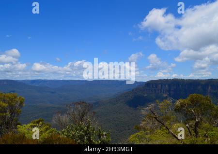 Una vista della Jamison Valley nelle Blue Mountains dell'Australia Foto Stock