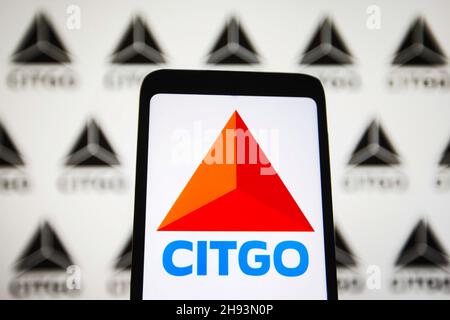Ucraina. 03 dicembre 2021. In questa figura, il logo Citgo Petroleum Corporation viene visualizzato sullo schermo dello smartphone. Credit: SOPA Images Limited/Alamy Live News Foto Stock