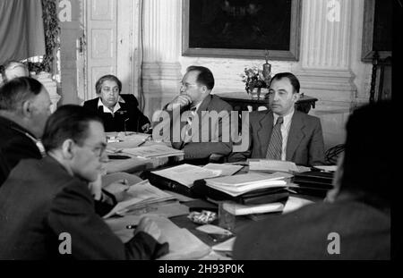 Warszawa, 1947-06-16. Obrady Prezydium Komitetu Ogólnos³owiañskiego w salach pa³acu w Wilanowie. ps/gr PAP Varsavia, 16 giugno 1947. Discussioni del Presidium del Comitato All-Slavonico nel Palazzo Wilanow. ps/gr PAP Foto Stock