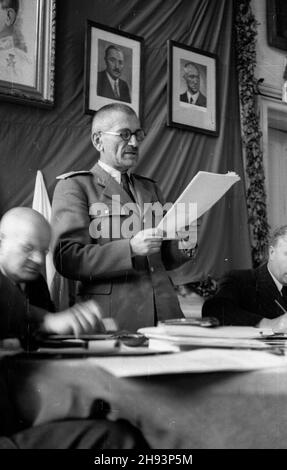 Warszawa, 1947-06-16. Obrady Prezydium Komitetu Ogólnos³owiañskiego w salach pa³acu w Wilanowie. NZ. Przemawia przewodnicz¹cy Komitetu genera³ Bo¿ydar Maslaricz. ps/gr PAP Varsavia, 16 giugno 1947. Discussioni del Presidium del Comitato All-Slavonico nel Palazzo Wilanow. Nella foto: Discorso del capo generale del Comitato Bozydar Maslaricz. ps/gr Foto Stock