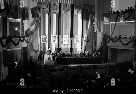 Warszawa, 1947-06-17. Wiec Komitetu Ogólnos³owiañskiego con teatrze Roma. ps/gr PAP Varsavia, 17 giugno 1947. Un raduno del Comitato All-Slavonico nel teatro Rom. ps/gr PAP Foto Stock