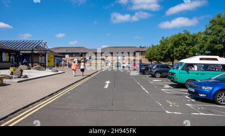 Abington, Scozia - 25 luglio 2021: Welcome Break and Car Park presso la stazione di servizio di Abington in estate, Scozia Foto Stock