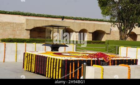 la tomba di gandhi lapide in rajghat, delhi, india Foto Stock