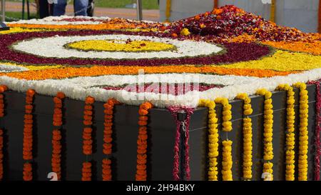 la tomba di gandhi lapide in rajghat, delhi, india Foto Stock