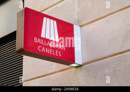 Bordeaux , Aquitaine Francia - 10 25 2021 : Baillardran caneles marchio e segno di testo della pasticceria locale francese borgogna città di Bordeaux francia Foto Stock