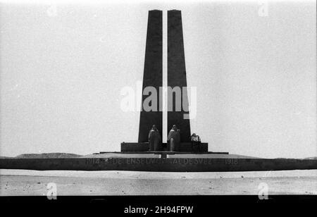 Suez Canal 1914-18 Memorial, '1914 Defense du Canal de Suez 1918' danneggiato, settembre 1978 Foto Stock