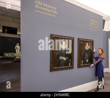 Sotheby’s, Londra, Regno Unito. 3 dicembre 2021. Le opere di Constable, Van Dyck, Ruysch e Turner saranno messe in vendita la sera dell'8 dicembre presso la vendita serale degli Old Masters di Sotheby. Immagine: Sir Anthony van Dyck c.1628, Ritratto di Jacob de Witte; Ritratto di Maria Nutius. Preventivo (coppia): £4,000,000-6,000,000; (sfondo a sinistra): L'Hamilton Aphrodite, un capolavoro di antica scultura classica da tempo perso, appare nella sua vendita dedicata che si terrà dal vivo a Sotheby's Bond Street a Londra il 7 dicembre 2021 alle 16:00. Credit: Malcolm Park/Alamy Foto Stock