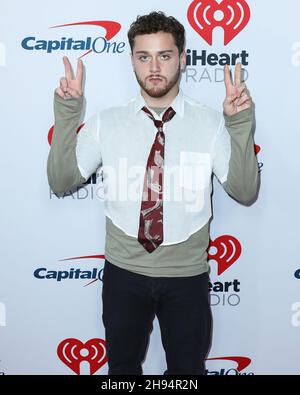 Inglewood, Stati Uniti. 03 dicembre 2021. INGLEWOOD, LOS ANGELES, CALIFORNIA, USA - DICEMBRE 03: Bazzi arriva a iHeartradio 102.7 KIIS FM's Jingle Ball 2021 presentato da Capital One tenuto al Forum il 3 Dicembre 2021 a Inglewood, Los Angeles, California, Stati Uniti. (Foto di Xavier Collin/Image Press Agency/Sipa USA) Credit: Sipa USA/Alamy Live News Foto Stock