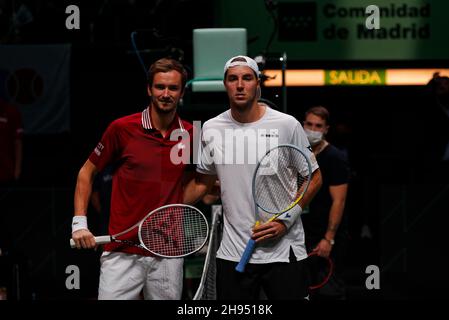 Madrid Arena, Casa de campo, Madrid, Spagna. 4 dicembre 2021. Davis Cup Tennis semifinali: GERMANIA / RUSSIA TENNIS FEDERAZIONE - singoli - Daniil Medvedev (RTF) / Jan-Lennard Struff (DEU). Madrid Arena, Casa de campo, Madrid, Spagna. Credit: EnriquePSans/Alamy Live News Foto Stock