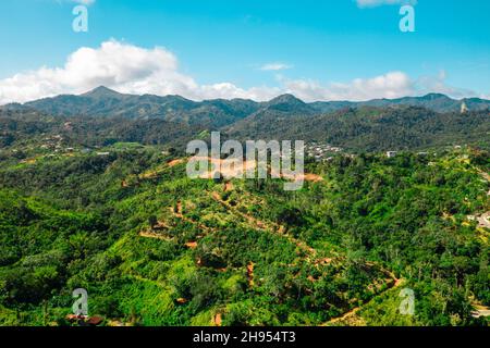 Vista aerea dei paesaggi montani di Adjuntas, Porto Rico Foto Stock