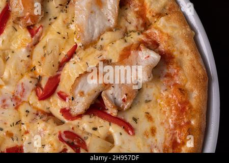 Pizza quattro stagioni pizza quattro stagioni con formaggio e pollo Foto Stock