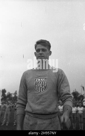 Katowice, 1947-07-27. Miêdzynarodowe Zawody Lekkkoatletyczne na stadionie Pogoni. NZ. Reprezentant Stanów Zjednoczonych Albert Richmond Morcom. wb/gr PAP Katowice, 27 luglio 1947. Un incontro internazionale tra pista e campo nello Stadio Pogon. Nella foto: Albert Richmond Morcom del team statunitense. wb/gr PAP Foto Stock