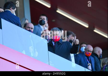 Barcellona, Spagna. 4 dicembre 2021. BARCELLONA, SPAGNA - 4 DICEMBRE: Presidente del FC Barcelona Joan Laporta è visto prima della partita tra Barcellona e Athletic Club come parte della Liga Iberdrola all'Estadi Johan Cruyff il 4 dicembre 2021 in Catalogna, Barcellona, Spagna. (Foto di Sara Aribó/PxImages) Credit: PX Images/Alamy Live News Foto Stock