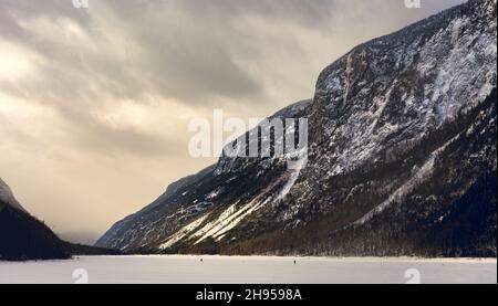 Sci nordico sulla Rivière Malbaie, Parc National des Hautes-Gorges-de-la-Rivière-Malbaie, Charlevoix. Foto Stock