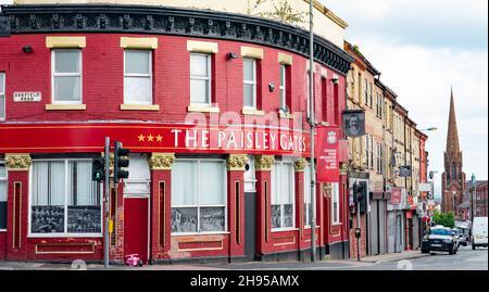 Il Paisley Gates Pub, all'angolo tra Oakfield Rd e Breck Rd, Liverpool 4. Prende il nome dal più riuscito manager di Liverpool, Bob Paisley. Settembre 2021. Foto Stock