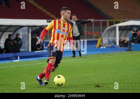 Lecce, Italia. 4 dicembre 2021. Gabriel Strefezza (Lecce USA) nel corso degli Stati Uniti Lecce vs Reggina 1914, partita di calcio italiana Serie B a Lecce, Italia, Dicembre 04 2021 credito: Independent Photo Agency/Alamy Live News Foto Stock