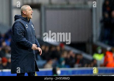 Blackburn, Regno Unito. 4 dicembre 2021. Frankie McAvoy, North End Manager di Preston, urla le istruzioni. EFL Skybet Championship Match, Blackburn Rovers v Preston North End presso il parco Ewood di Blackburn sabato 4 dicembre 2021. Questa immagine può essere utilizzata solo per scopi editoriali. Solo per uso editoriale, licenza richiesta per uso commerciale. Nessun uso in scommesse, giochi o un singolo club/campionato/giocatore publications.pic di Chris Stading/Andrew Orchard sport fotografia/Alamy Live News credito: Andrew Orchard sport fotografia/Alamy Live News Foto Stock