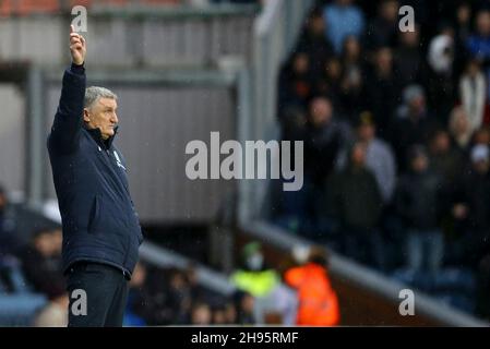 Blackburn, Regno Unito. 4 dicembre 2021. Il manager di Blackburn Rovers Tony Mowbray urla le istruzioni. EFL Skybet Championship Match, Blackburn Rovers v Preston North End presso il parco Ewood di Blackburn sabato 4 dicembre 2021. Questa immagine può essere utilizzata solo per scopi editoriali. Solo per uso editoriale, licenza richiesta per uso commerciale. Nessun uso in scommesse, giochi o un singolo club/campionato/giocatore publications.pic di Chris Stading/Andrew Orchard sport fotografia/Alamy Live News credito: Andrew Orchard sport fotografia/Alamy Live News Foto Stock