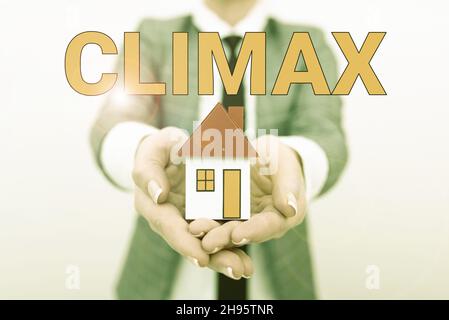 Visualizzazione concettuale Climax. Approccio aziendale il punto più alto o più intenso nello sviluppo o risoluzione Agente Immobiliare Vendita di nuova proprietà Foto Stock