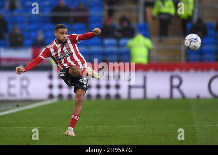 Cardiff, Regno Unito. 4 dicembre 2021. Jayden Bogle #20 di Sheffield United durante la partita a Cardiff, Regno Unito, il 12/4/2021. (Foto di Mike Jones/News Images/Sipa USA) Credit: Sipa USA/Alamy Live News Foto Stock