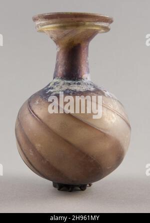 Vaso, II-III secolo. Vetro soffiato. Romana; Levante o Siria. Foto Stock