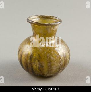 Vaso, II-III secolo. Vetro soffiato. Romana; Levante o Siria. Foto Stock