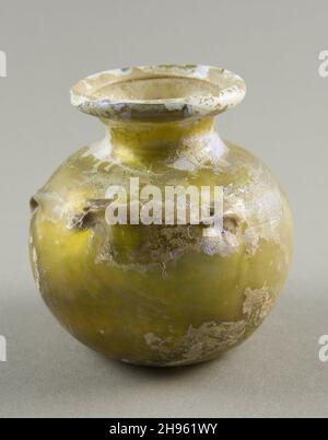 Vaso, II-IV secolo. Vetro soffiato. Romana; Levante o Siria. Foto Stock