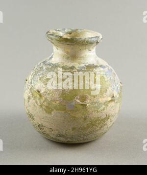 Vaso, II-IV secolo. Vetro soffiato. Romana; Levante o Siria. Foto Stock