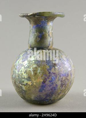 Vaso, II-IV secolo. Vetro soffiato. Romana; Siria. Foto Stock