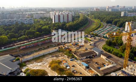 Vista aerea della zona industriale e del tecnopark a Mosca, Russia. Area industriale dall'alto Foto Stock