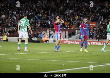 Barcellona, Spagna. 4 dicembre 2021. Barcellona, Spagna, 4 dicembre 2021: Durante la partita LaLiga Santander tra Barcellona e Betis allo stadio Camp Nou di Barcellona, Spagna. Rafa Huerta/SPP Credit: SPP Sport Press Photo. /Alamy Live News Foto Stock