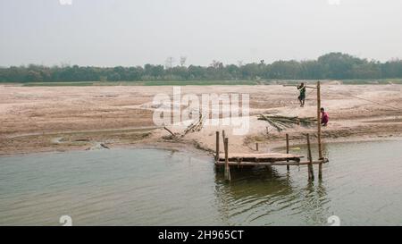 Il fiume Gorai-Madhumati è uno dei fiumi più lunghi del Bangladesh e affluente del Gange. Questo fiume del Bangladesh è pieno di bellezza sorprendente Foto Stock