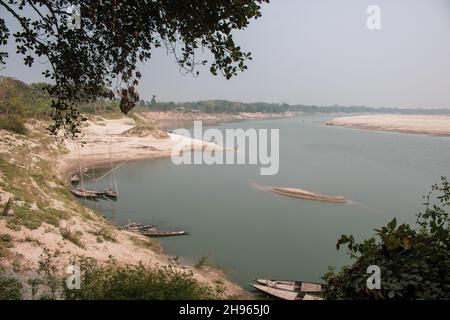 Il fiume Gorai-Madhumati è uno dei fiumi più lunghi del Bangladesh e affluente del Gange. Questo fiume del Bangladesh è pieno di bellezza sorprendente Foto Stock