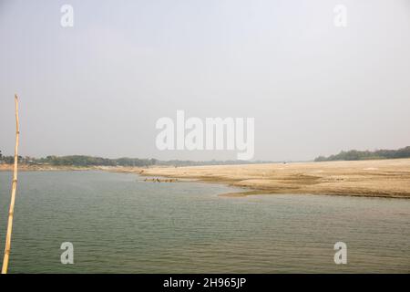 Il fiume Gorai-Madhumati è uno dei fiumi più lunghi del Bangladesh e un distributore del Gange. Foto Stock