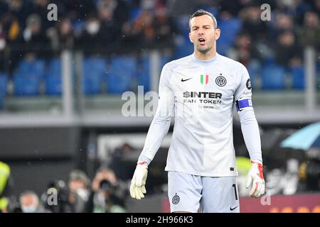 Roma, Italia. 4 dicembre 2021. Samir Hananovic (FC Inter) durante il Campionato Italiano di Calcio una partita 2021/2022 tra AS Roma vs Inter FC allo Stadio Olimpico di Roma il 04 dicembre 2021. Credit: Independent Photo Agency/Alamy Live News Foto Stock