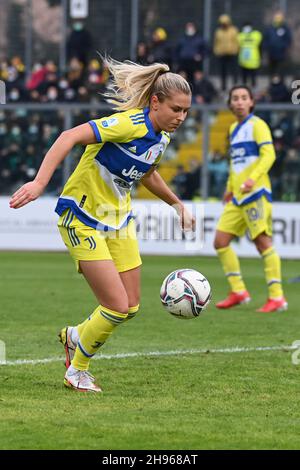 Stadio Enzo Ricci, Sassuolo, Italia, 04 dicembre 2021, Amanda Nilden (juventus woman) in azione durante gli USA Sassuolo vs Juventus FC - Campionato Italiano di calcio A Femminile match Foto Stock