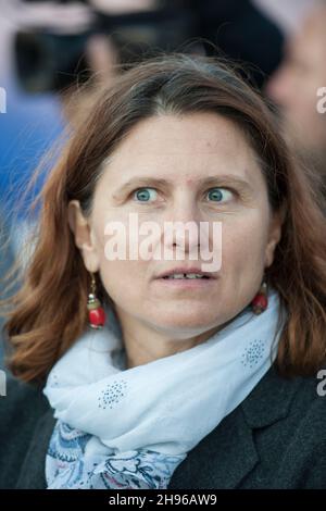 Marsiglia, Francia. 13 ottobre 2021. Il ministro delegato allo sport e alla gioventù, Roxana Maracineanu è visto durante la cerimonia. La convenzione nazionale dei vigili del fuoco francesi si svolge a Marsiglia. Roxana Maracineanu, ministro delegato allo sport e giovani partecipa all'inaugurazione. L'obiettivo è sia rendere omaggio ai vigili del fuoco che sono morti nell'esercizio della loro funzione, sia presentare il know-how in tutti i campi dei diversi organi della sicurezza civile francese. (Credit Image: © Laurent Coust/SOPA Images via ZUMA Press Wire) Foto Stock