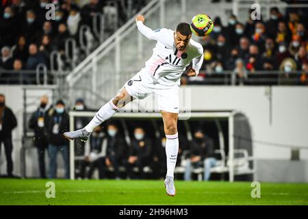 Lens, Francia, Francia. 4 Dic 2021. Kylian MBAPPE del PSG durante la partita Ligue 1 tra RC Lens e Paris Saint-Germain (PSG) allo stadio Bollaert-Delelis il 04 dicembre 2021 a Lens, Francia. (Credit Image: © Matthieu Mirville/ZUMA Press Wire) Foto Stock