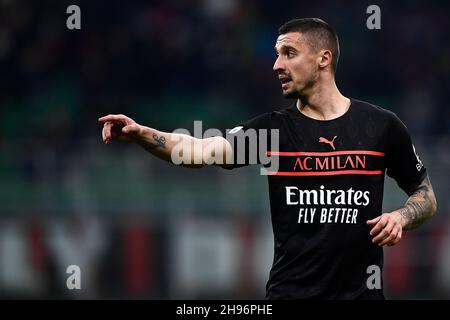 Milano, Italia. 04 dicembre 2021. Rade Krunic di AC Milan gesticola durante la Serie Una partita di calcio tra AC Milan e US Salernitana. Credit: Nicolò campo/Alamy Live News Foto Stock